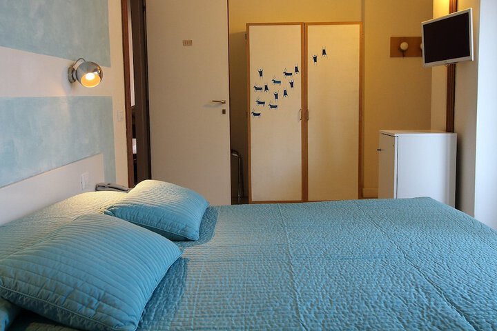 Room 19 of 34