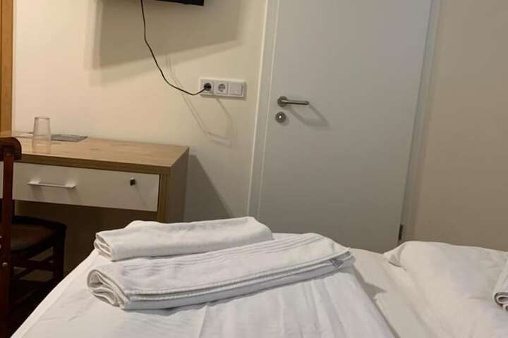 Room 13 of 36