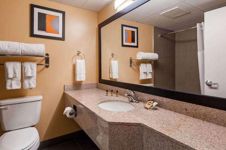 Suite 2 Queen Beds Sofa Bed Flat Screen Television High Speed Internet Accessible Microwave (15 of 23)