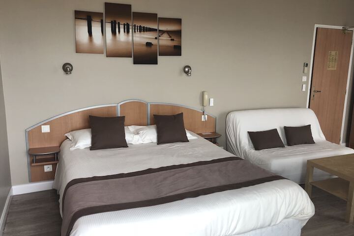 Room 2 of 40