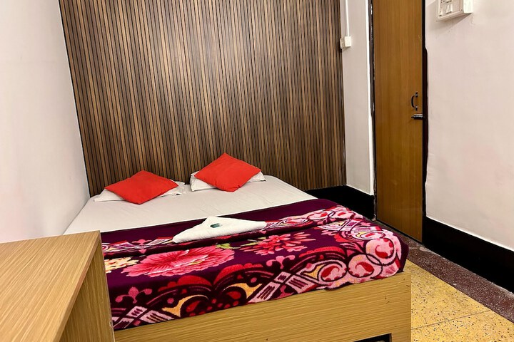 Room 4 of 10
