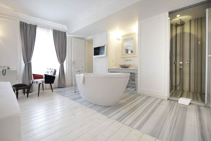 Room 35 of 67