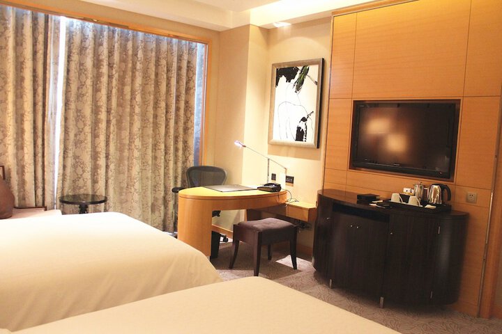 Room 12 of 93