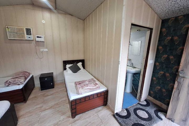 Room 7 of 28