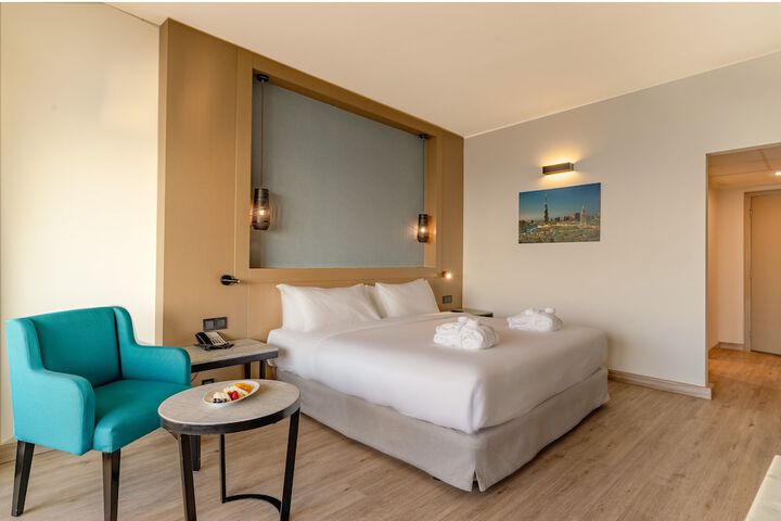 Room 10 of 84