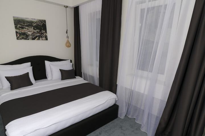 Room 4 of 55