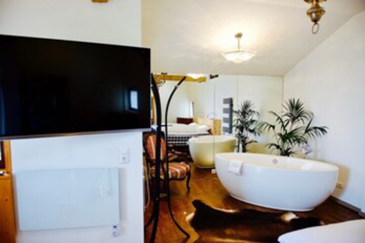 Room 5 of 23