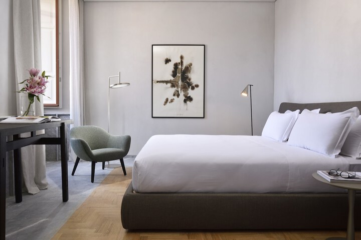 Room 6 of 22