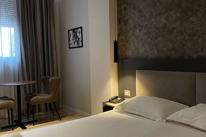 Room 25 of 32
