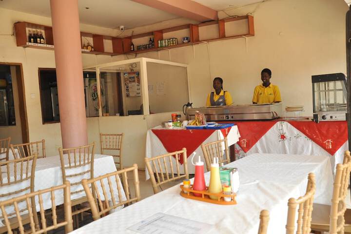 Dining 15 of 19