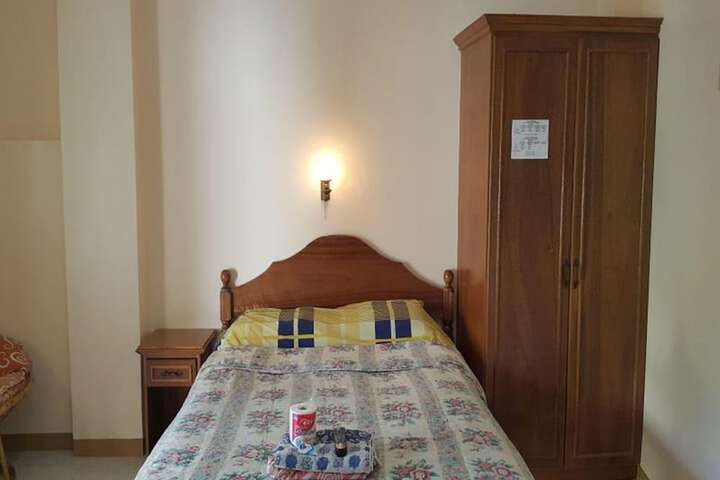 Room 2 of 40