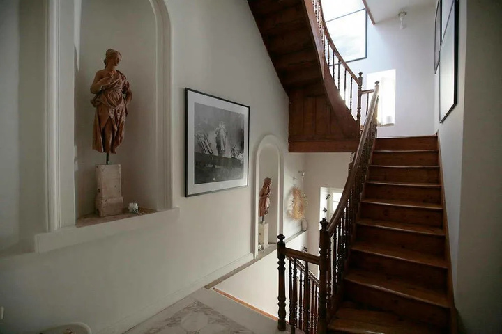 Room 8 of 16