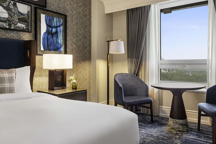Room 51 of 299