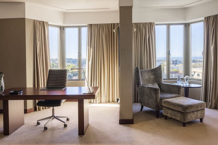 Room 13 of 172