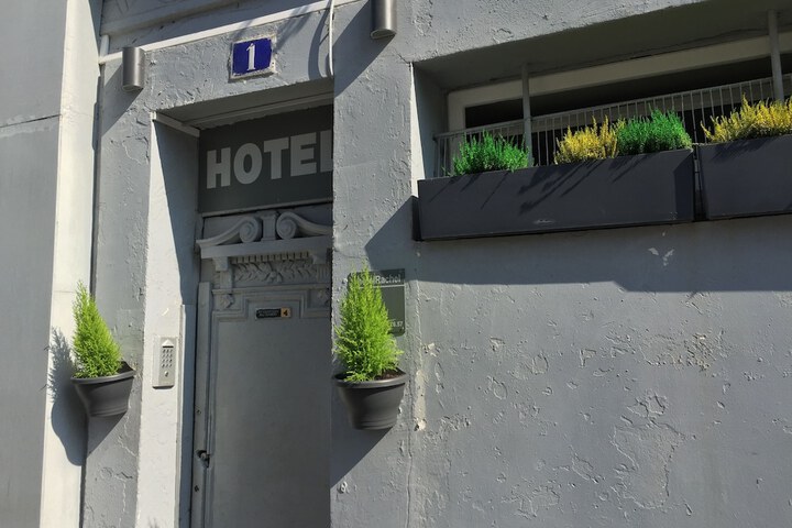 Hotel 2 of 64