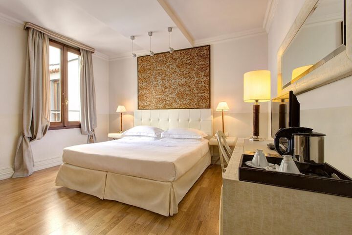 Room 45 of 122