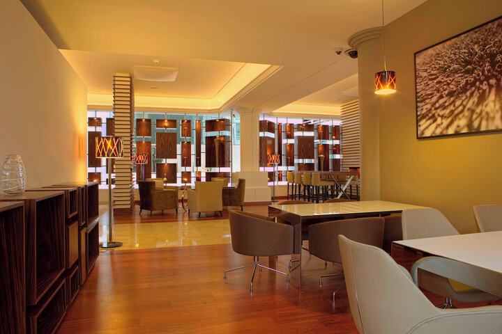 Entrance & Lobby