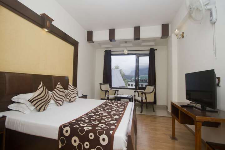 Room 9 of 20