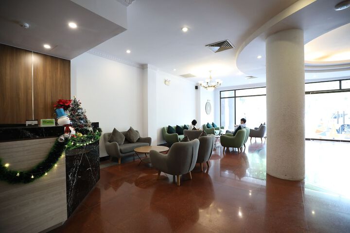 Entrance & Lobby