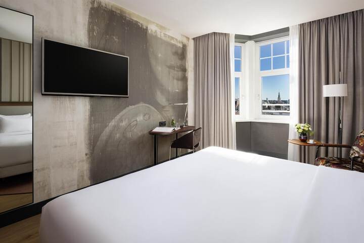 Room 74 of 90