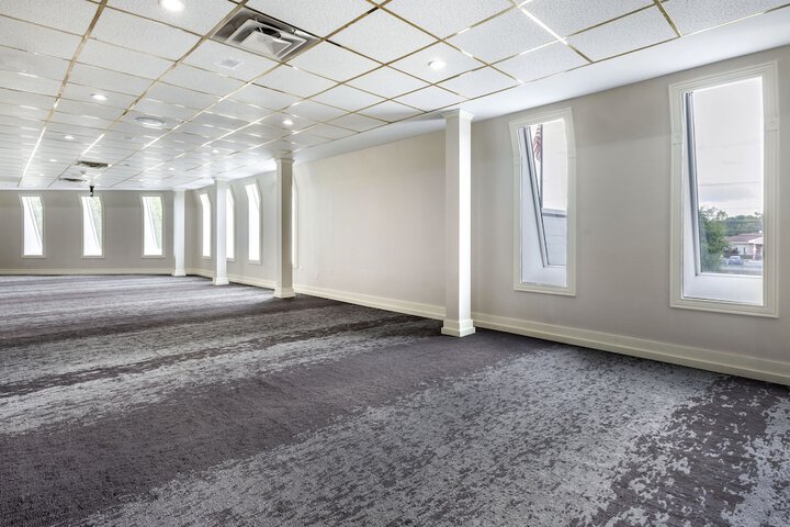 Ballroom/Hall 18 of 21