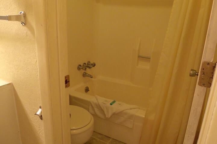Room 10 of 25