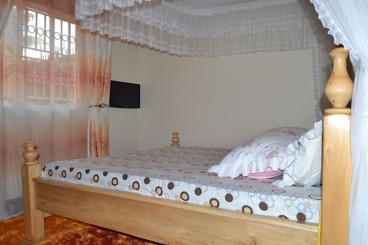 Room 2 of 8