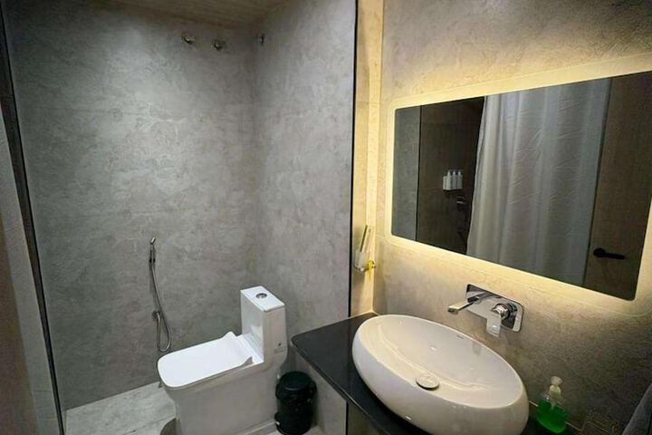 Room 9 of 15