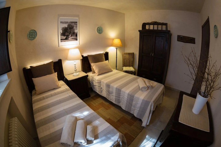 Room 3 of 9