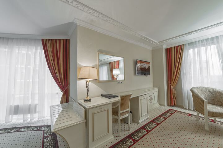 Room 18 of 79