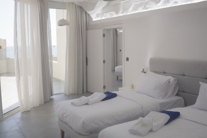 Room 3 of 32