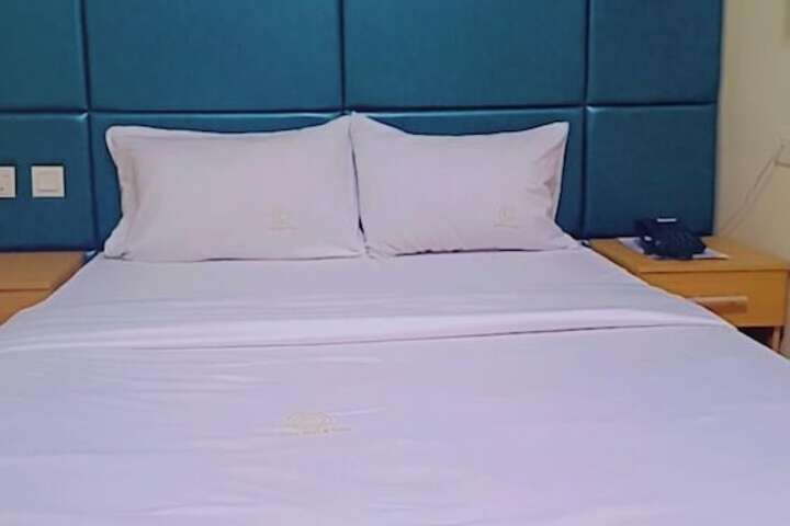 Room 4 of 11