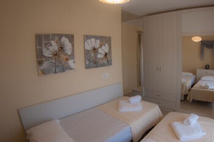 Room 35 of 44