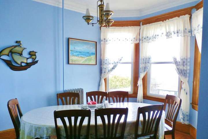 Breakfast area