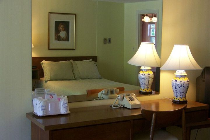 Room 9 of 18