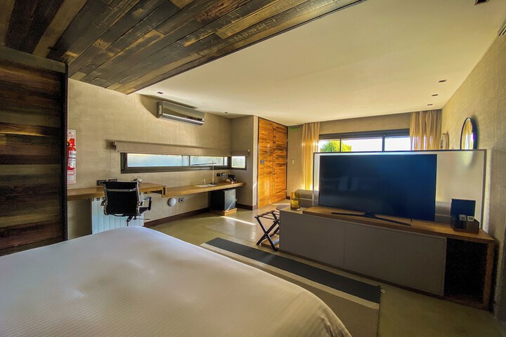 Room 11 of 43