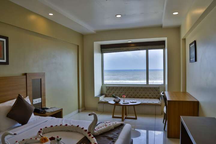Room 9 of 33