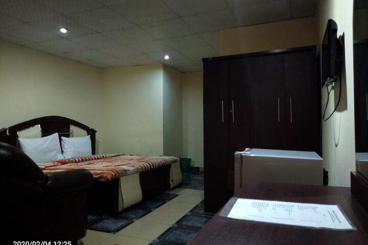 Room 11 of 24