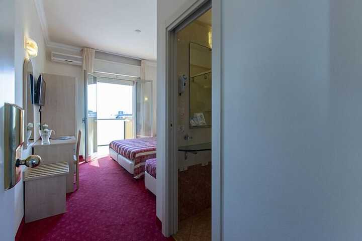 Room 7 of 24