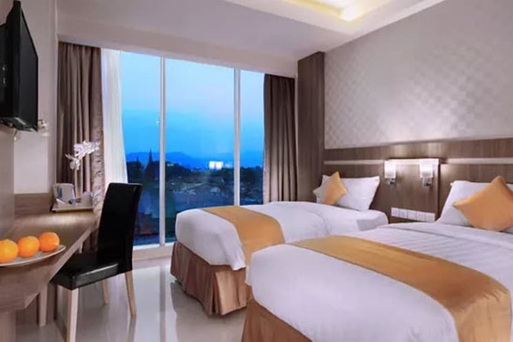 Room 8 of 19
