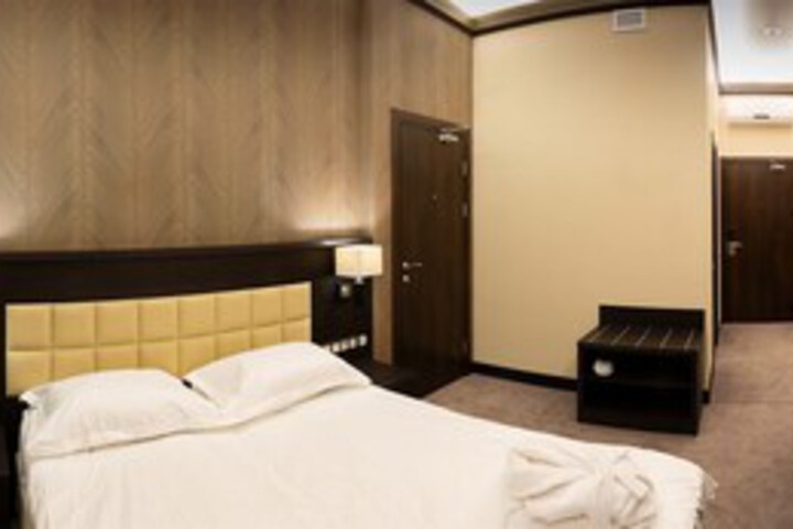 Room 72 of 76