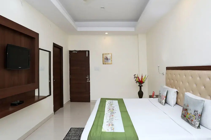 Room 2 of 12