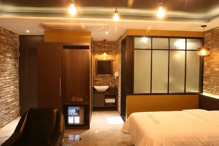 Room 14 of 32
