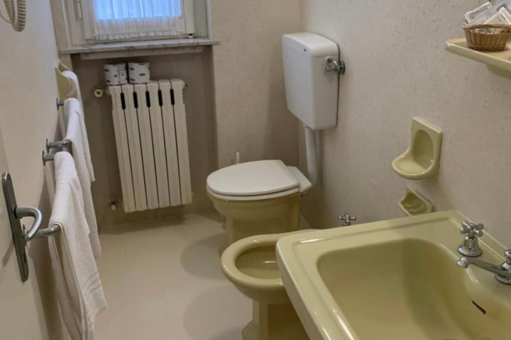 Room 103 of 154
