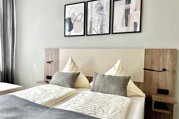 Room 2 of 44