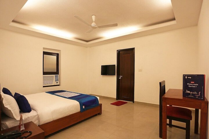 Room 8 of 18