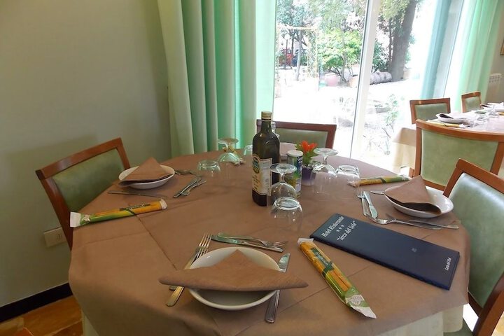 Dining 43 of 65