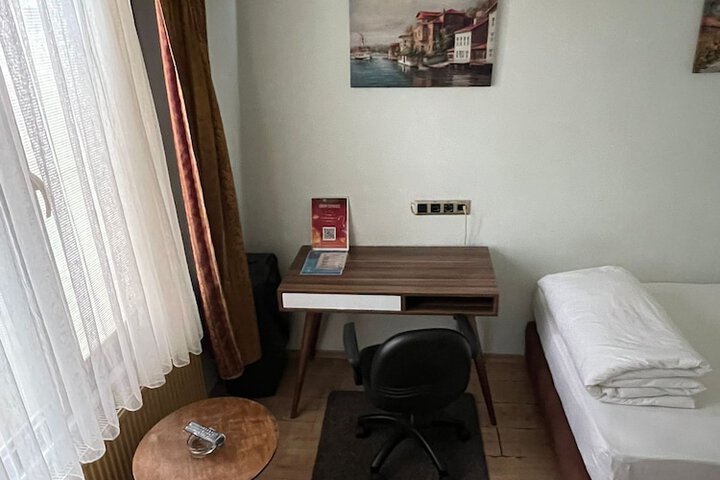 Room 37 of 100