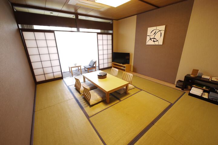 Room 5 of 48