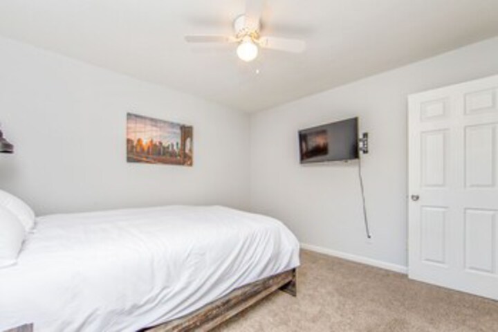 Room 25 of 33